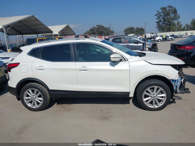 JN1BJ1CR5JW206373 Nissan Rogue Sport Sv
