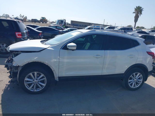 JN1BJ1CR5JW206373 Nissan Rogue Sport Sv