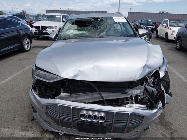 Продаж на аукціоні авто 2022 Audi E-tron Premium Quattro, vin: WA1AAAGEXNB020903, номер лоту: 45008544
