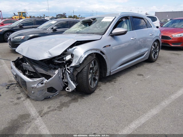 Продаж на аукціоні авто 2022 Audi E-tron Premium Quattro, vin: WA1AAAGEXNB020903, номер лоту: 45008544