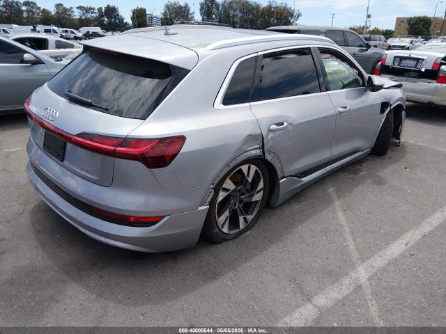 Продаж на аукціоні авто 2022 Audi E-tron Premium Quattro, vin: WA1AAAGEXNB020903, номер лоту: 45008544