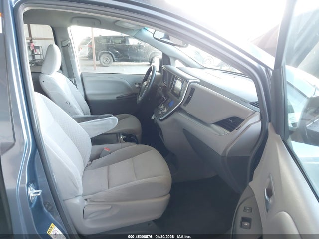 Toyota Sienna Le 8 Passenger 2017 5TDKZ3DC7HS882183 Image 5