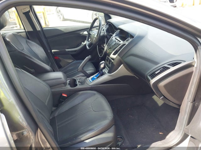 45008658 :رقم المزاد ، 1FADP3F27EL121059 vin ، 2014 Ford Focus Se مزاد بيع