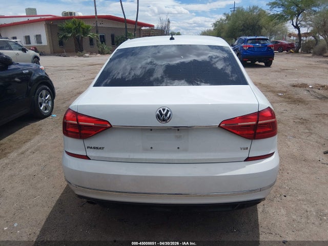 1VWAT7A35GC067471 Volkswagen Passat 1.8t R-line