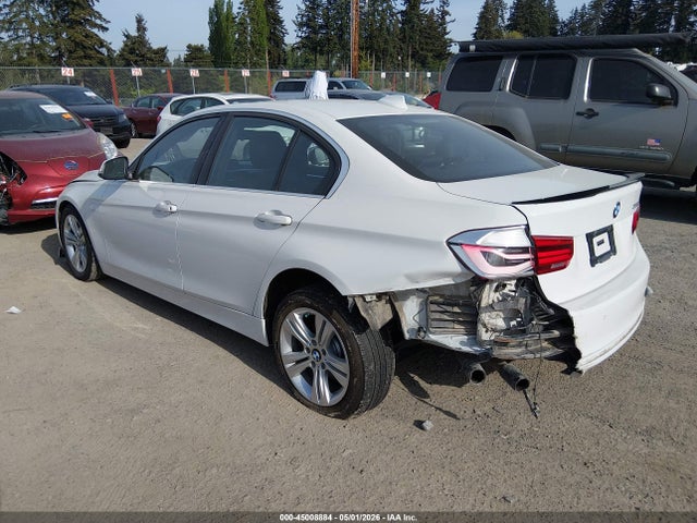 45008884 :رقم المزاد ، WBA8B9G58JNU58261 vin ، 2018 Bmw 330i مزاد بيع