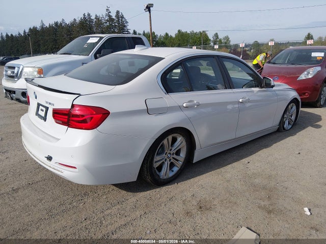 45008884 :رقم المزاد ، WBA8B9G58JNU58261 vin ، 2018 Bmw 330i مزاد بيع