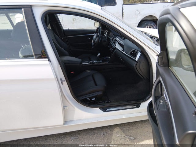 45008884 :رقم المزاد ، WBA8B9G58JNU58261 vin ، 2018 Bmw 330i مزاد بيع