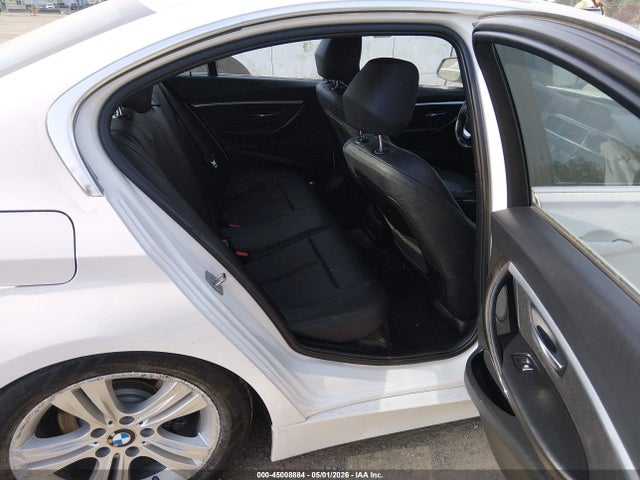 45008884 :رقم المزاد ، WBA8B9G58JNU58261 vin ، 2018 Bmw 330i مزاد بيع