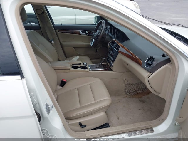 45009031 :رقم المزاد ، WDDGF8BB2CA647255 vin ، 2012 Mercedes-benz C 300 Sport 4matic مزاد بيع