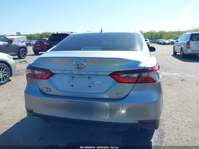 45009435 :رقم المزاد ، 4T1C11AK7MU561368 vin ، 2021 Toyota Camry Le مزاد بيع