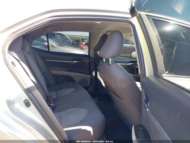 45009435 :رقم المزاد ، 4T1C11AK7MU561368 vin ، 2021 Toyota Camry Le مزاد بيع