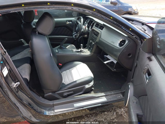 2013 Ford Mustang Gt Premium მანქანა იყიდება აუქციონზე, vin: 1ZVBP8CF9D5262799, აუქციონის ნომერი: 45009504