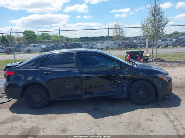 45009521 :رقم المزاد ، 5YFEPMAE8MP260225 vin ، 2021 Toyota Corolla Le مزاد بيع