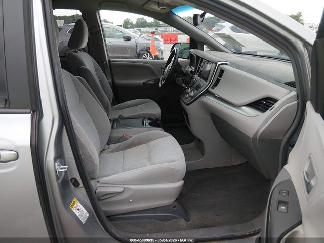 2017 Toyota Sienna Le 8 Passenger მანქანა იყიდება აუქციონზე, vin: 5TDKZ3DC8HS846339, აუქციონის ნომერი: 45009695