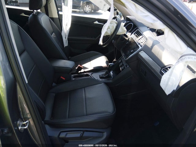 45009895 :رقم المزاد ، 3VV3B7AX5MM134373 vin ، 2021 Volkswagen Tiguan مزاد بيع