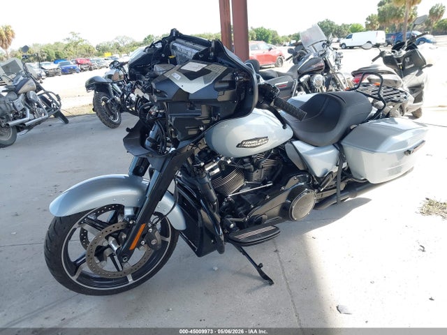 Harley-Davidson FLHX 2024 1HD1KB710RB632375 Image 2