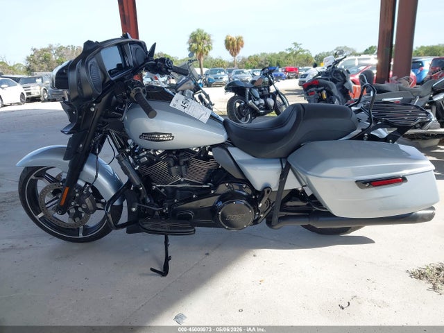 Harley-Davidson FLHX 2024 1HD1KB710RB632375 Image 13