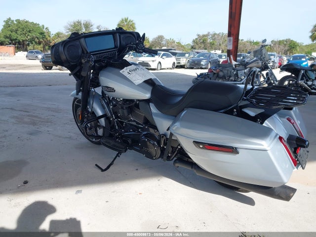 Harley-Davidson FLHX 2024 1HD1KB710RB632375 Image 3