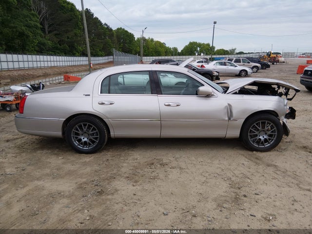 Продаж на аукціоні авто 2008 Lincoln Town Car Signature Limited, vin: 2LNHM82V98X645186, номер лоту: 45009991