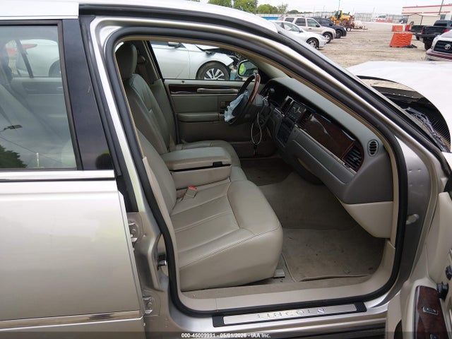 Продаж на аукціоні авто 2008 Lincoln Town Car Signature Limited, vin: 2LNHM82V98X645186, номер лоту: 45009991