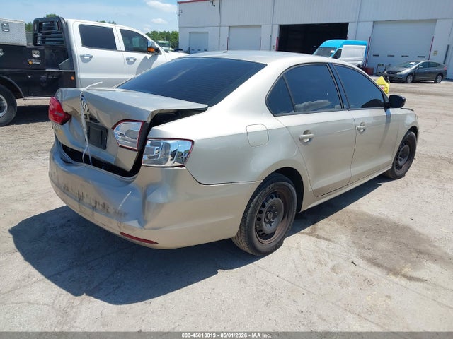 45010019 :رقم المزاد ، 3VW2K7AJ2EM275311 vin ، 2014 Volkswagen Jetta 2.0l S مزاد بيع