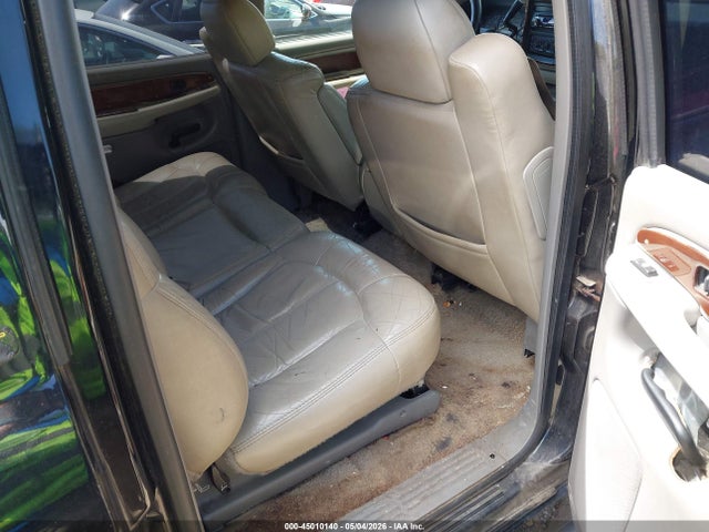 45010140 :رقم المزاد ، 3GNEC16T21G190022 vin ، 2001 Chevrolet Suburban 1500 Lt مزاد بيع