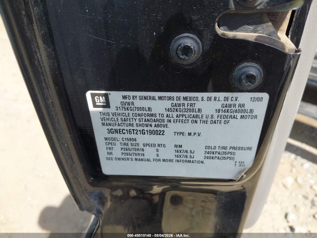 45010140 :رقم المزاد ، 3GNEC16T21G190022 vin ، 2001 Chevrolet Suburban 1500 Lt مزاد بيع