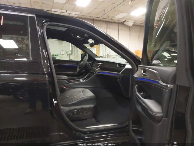 Продажа на аукционе авто 2023 Jeep Grand Cherokee Overland 4x4, vin: 1C4RJHDG8PC594209, номер лота: 45010142