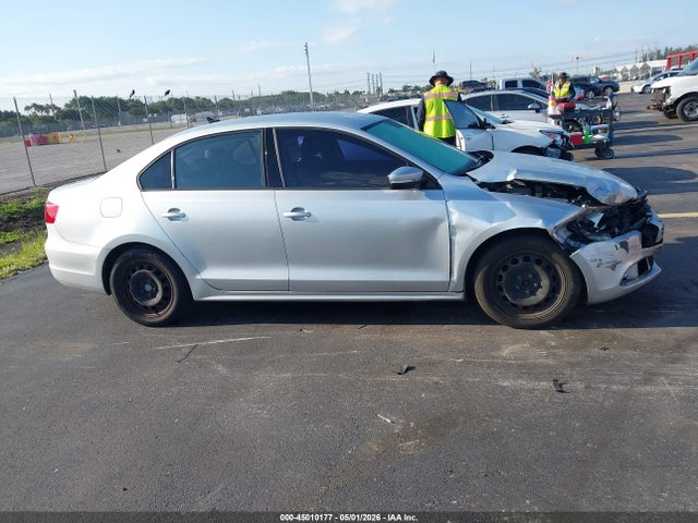 45010177 :رقم المزاد ، 3VWD17AJ6EM262170 vin ، 2014 Volkswagen Jetta 1.8t Se مزاد بيع