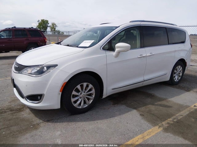 Продажа на аукционе авто 2018 Chrysler Pacifica Touring L Plus, vin: 2C4RC1EG2JR139113, номер лота: 45010283