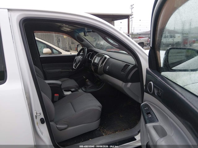2014 Toyota Tacoma Base V6 მანქანა იყიდება აუქციონზე, vin: 5TFLU4ENXEX098952, აუქციონის ნომერი: 45010340