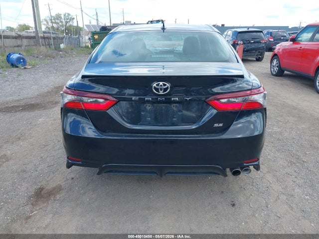 45010450 :رقم المزاد ، 4T1G11AK7NU663868 vin ، 2022 Toyota Camry Se مزاد بيع
