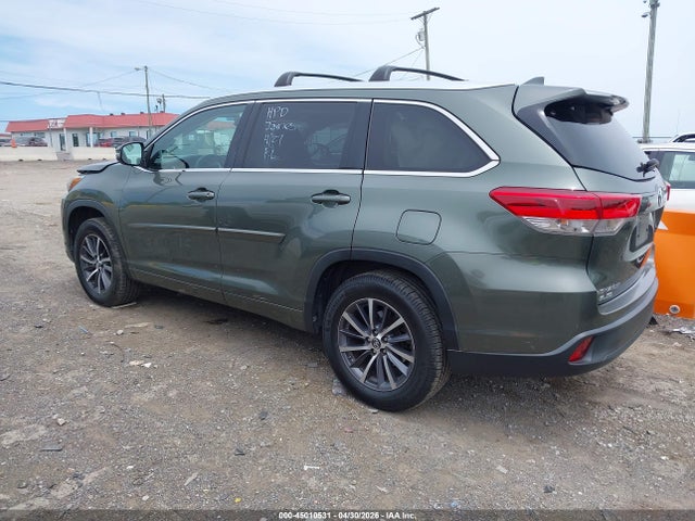 Auction sale of the 2018 Toyota Highlander Xle, vin: 5TDKZRFH8JS249094, lot number: 45010531