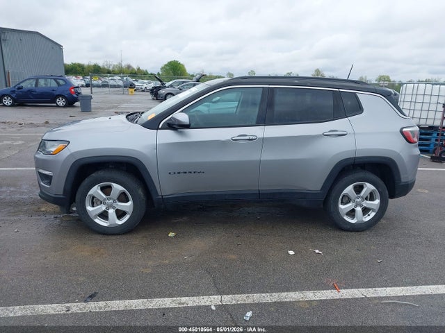 2019 Jeep Compass Latitude 4x4 მანქანა იყიდება აუქციონზე, vin: 3C4NJDBB0KT696910, აუქციონის ნომერი: 45010564