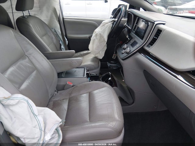 Продаж на аукціоні авто 2017 Toyota Sienna Xle 8 Passenger, vin: 5TDYZ3DC8HS815585, номер лоту: 45010595