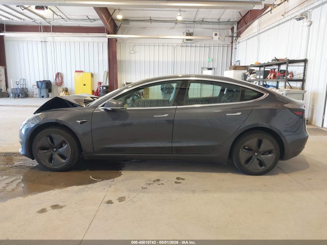 2020 Tesla Model 3 Standard Range Plus Rear-wheel Drive/standard Range Rear-wheel Drive მანქანა იყიდება აუქციონზე, vin: 5YJ3E1EA7LF645627, აუქციონის ნომერი: 45010743