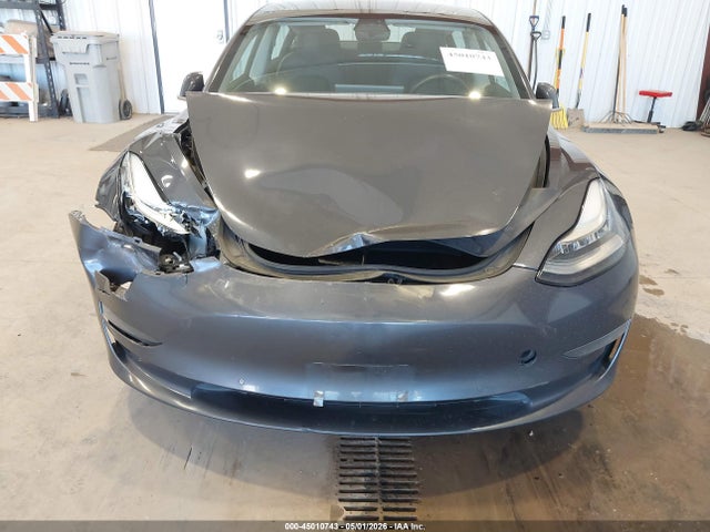 2020 Tesla Model 3 Standard Range Plus Rear-wheel Drive/standard Range Rear-wheel Drive მანქანა იყიდება აუქციონზე, vin: 5YJ3E1EA7LF645627, აუქციონის ნომერი: 45010743