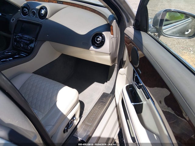 45010919 :رقم المزاد ، SAJWA2G73H8W03948 vin ، 2017 Jaguar Xj Xjl Portfolio مزاد بيع