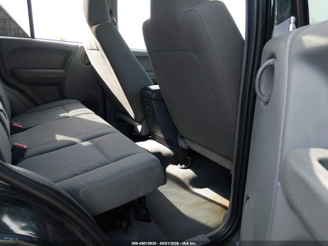 45010920 :رقم المزاد ، 1J4GL48K25W678962 vin ، 2005 Jeep Liberty Sport مزاد بيع