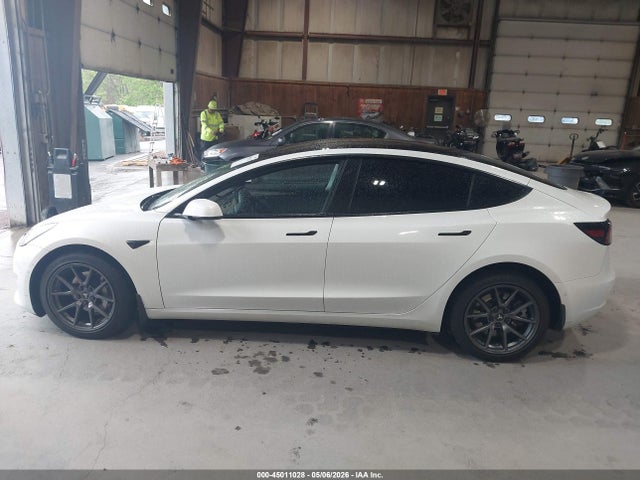 Tesla Model 3 Long Range Dual Motor All-wheel Drive 2022 5YJ3E1EB2NF106571 Image 14