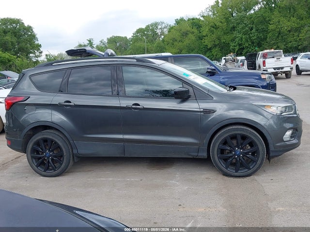 45011119 :رقم المزاد ، 1FMCU0GDXKUA17373 vin ، 2019 Ford Escape Se مزاد بيع