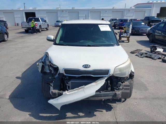 45011227 :رقم المزاد ، KNDJN2A26F7127966 vin ، 2015 Kia Soul مزاد بيع