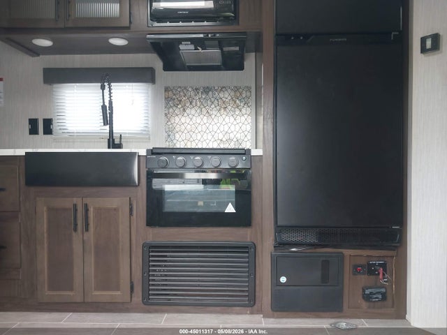 4X4TCKB28LK065177 Cherokee Grey Wolf