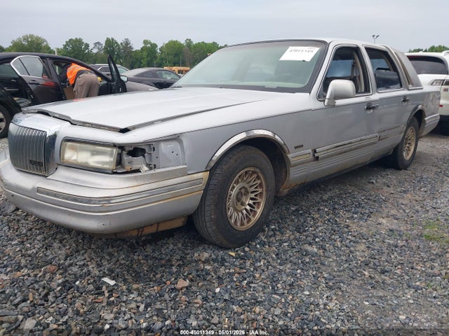 45011349 :رقم المزاد ، 1LNLM81W7TY669628 vin ، 1996 Lincoln Town Car Executive مزاد بيع