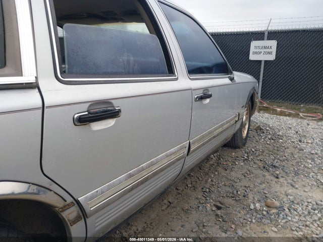 45011349 :رقم المزاد ، 1LNLM81W7TY669628 vin ، 1996 Lincoln Town Car Executive مزاد بيع