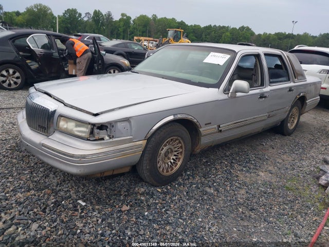 45011349 :رقم المزاد ، 1LNLM81W7TY669628 vin ، 1996 Lincoln Town Car Executive مزاد بيع
