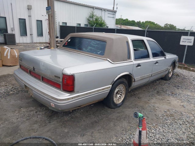 45011349 :رقم المزاد ، 1LNLM81W7TY669628 vin ، 1996 Lincoln Town Car Executive مزاد بيع