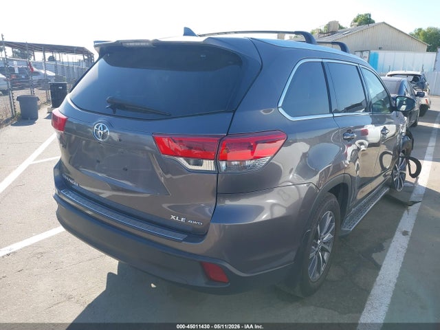 Продажа на аукционе авто 2018 Toyota Highlander Xle, vin: 5TDJZRFH7JS847401, номер лота: 45011430