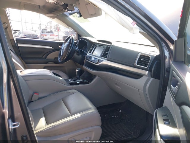 Продажа на аукционе авто 2018 Toyota Highlander Xle, vin: 5TDJZRFH7JS847401, номер лота: 45011430