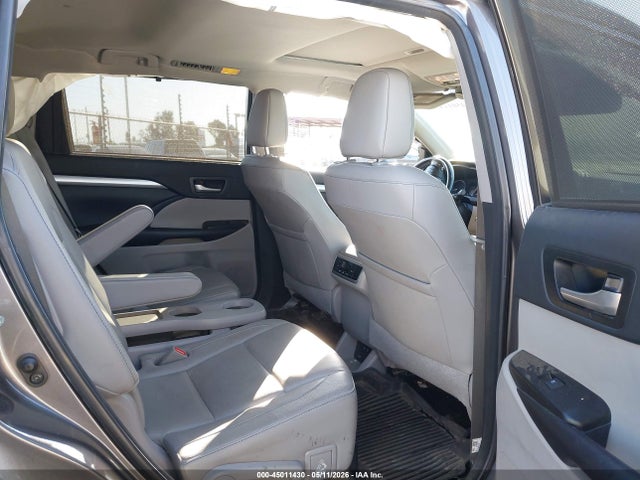 Продажа на аукционе авто 2018 Toyota Highlander Xle, vin: 5TDJZRFH7JS847401, номер лота: 45011430
